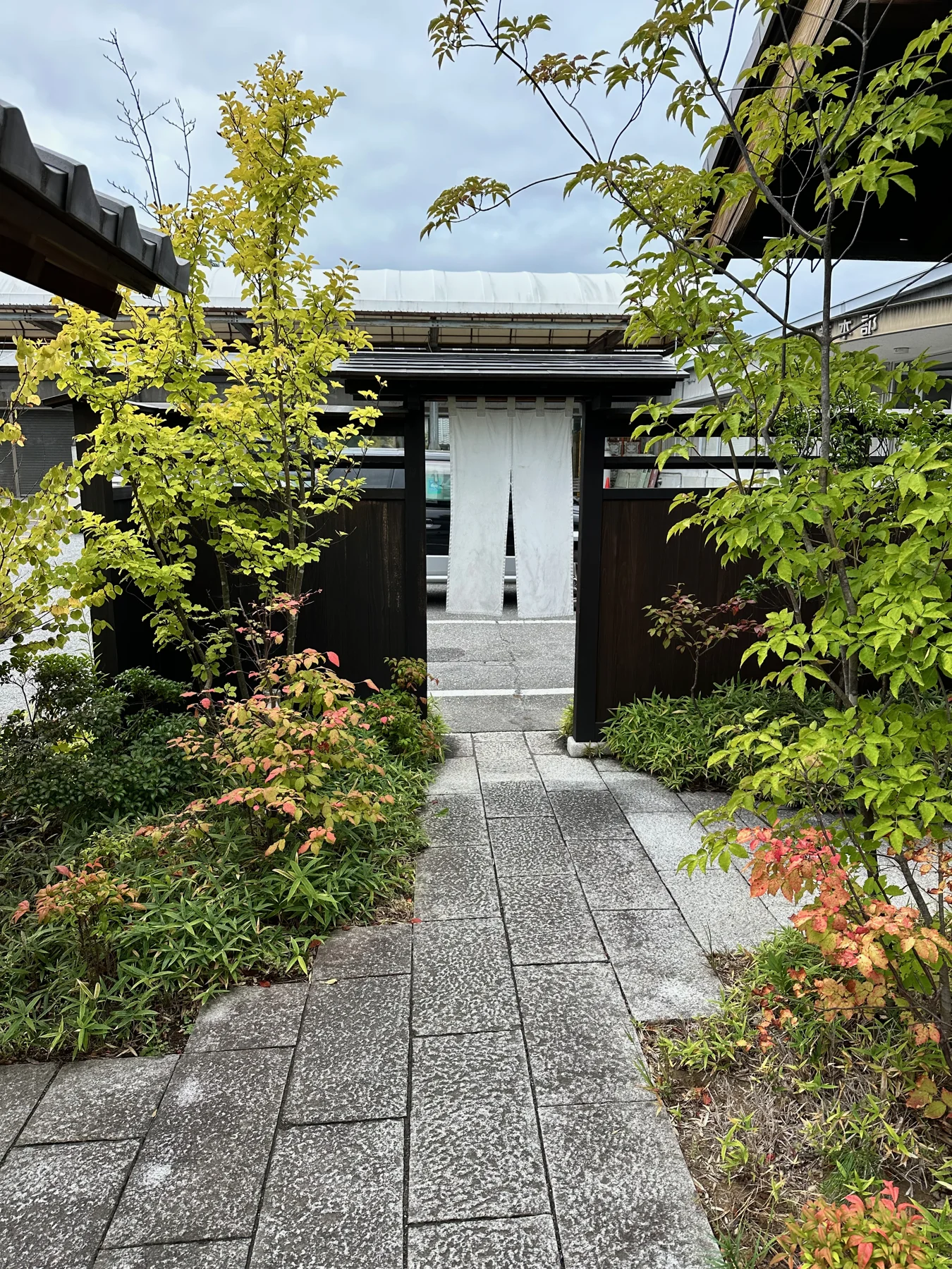 金精軒 韮崎店の入口