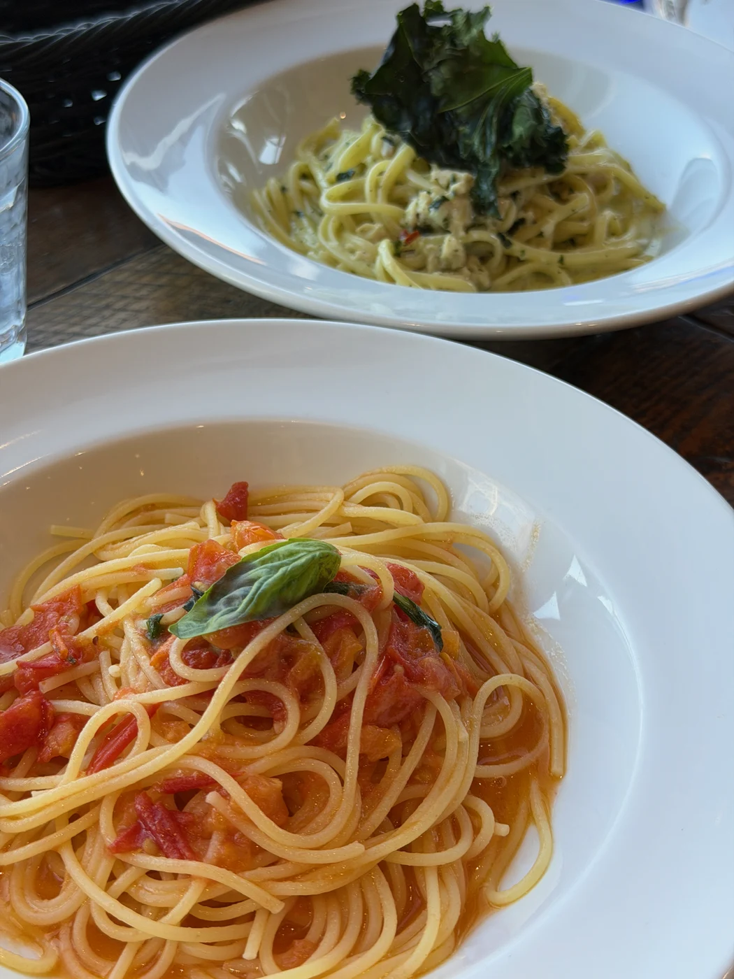 レストランで楽しむパスタ