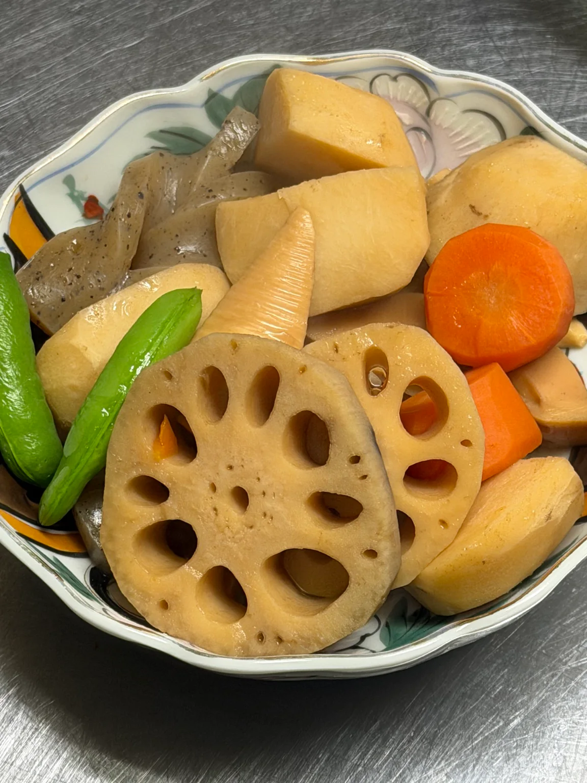 れんこんや里芋、筍を炊いた煮しめ