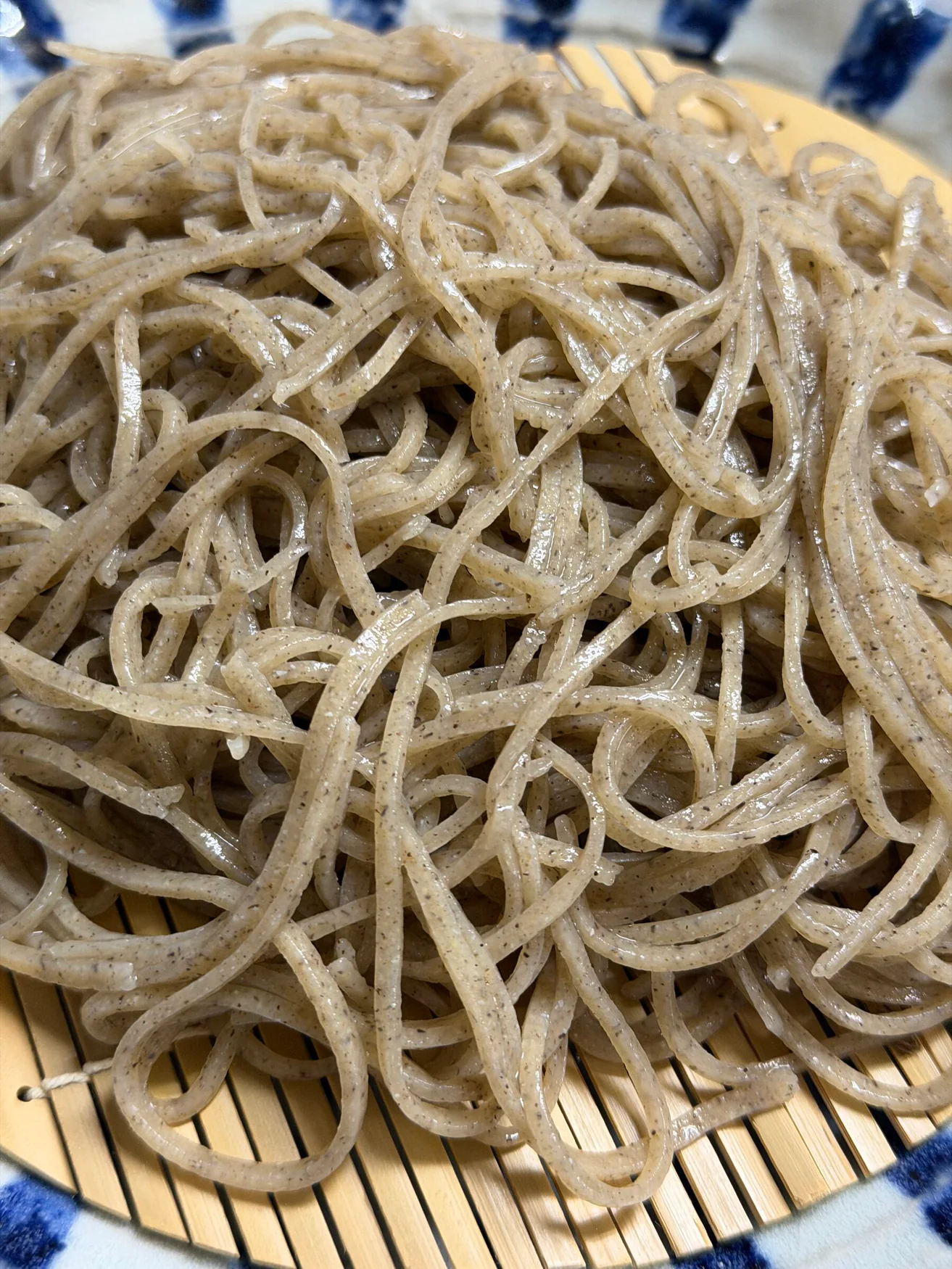 挽きぐるみの風合いが伝わる新そば