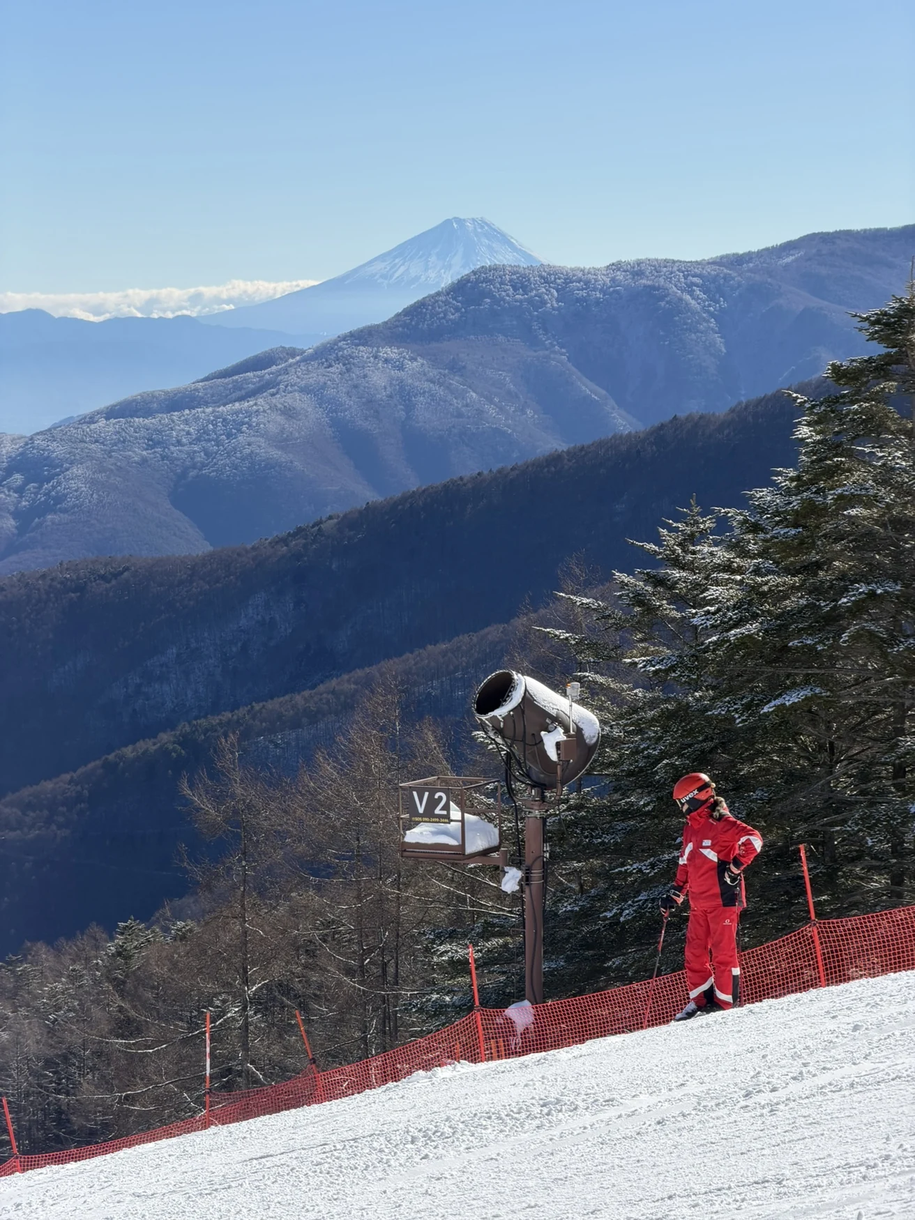 富士見パノラマ：富士山を望む冬のゲレンデ